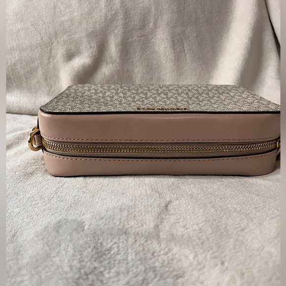 Michael Kors Ginny Crossbody - Picture 3 of 5